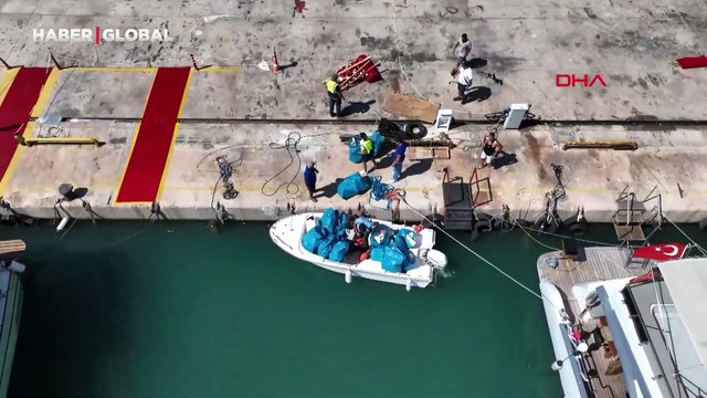 Balıkçı barınağında deniz dip temizliği