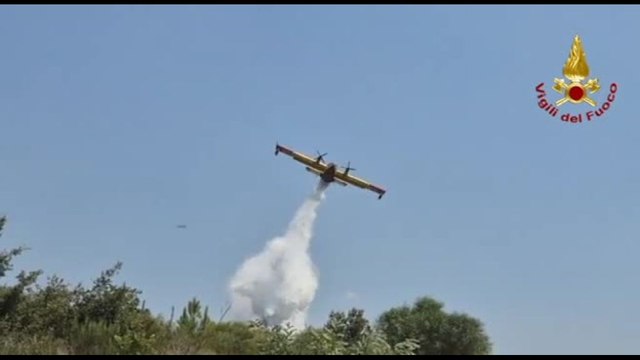 Parco del Vesuvio, quarto giorno di intervento dei Vigili del Fuoco