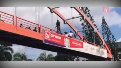 Un hombre amenazó con lanzarse del peatonal en la avenida 27 de Febrero