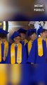 Ces deux étudiants surprennent tout le monde lors de cette remise des diplômes