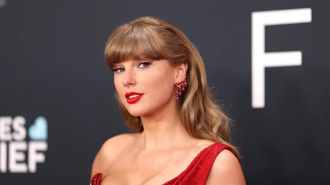 Taylor Swift Announces New Album 'The Life of a Showgirl' in Teaser for Travis Kelce's Podcast | THR News Video