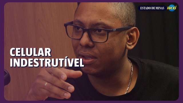 Mano Jobs testa celular indestrutível e revela segredo