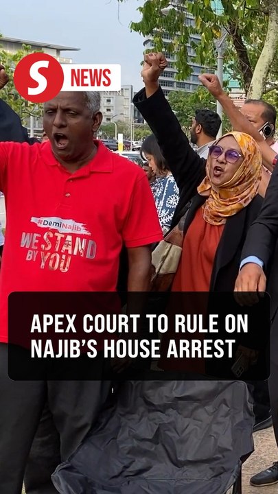 Najib supporters gather outside court ahead of decision on AG’s appeal over house arrest