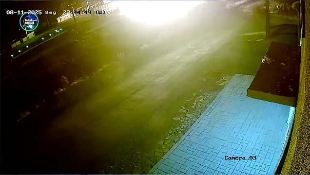 Explosão após colisão entre caminhões deixa vítima fatal na BR-277