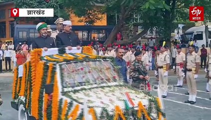 स्वतंत्रता दिवस के अवसर पर मंत्री सुदिव्य कुमार ने किया ध्वजारोहन, बोले- गिरिडीह को शिक्षा का हब बनाने का ले चुके हैं संकल्प