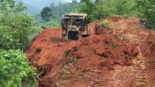 Bulldozer D6R XL Opens Palm Oil Terraces with Precision