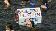 Hunderte Berliner bei Bade-Demo in der Spree