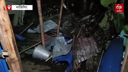 ঘুমের মধ্যে হুড়মুড়িয়ে পড়ল দেওয়াল, চাপা পড়ে মৃত্যু ভাইবোনের