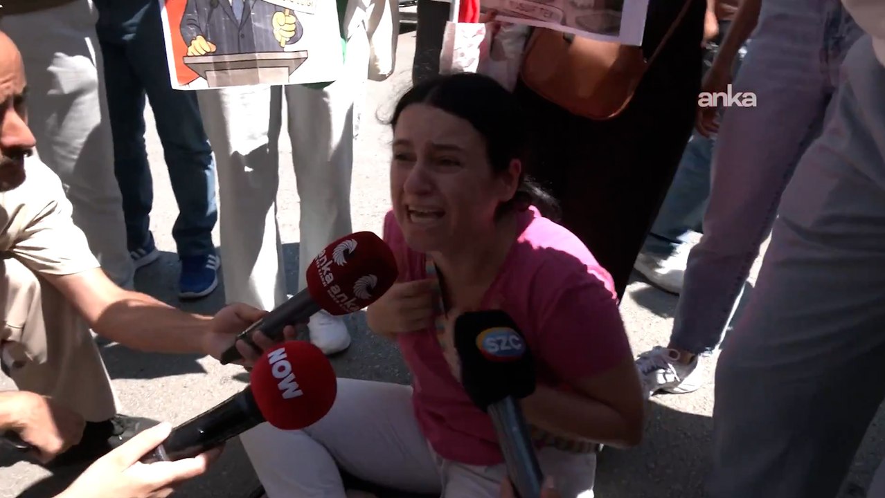 Mülakat mağduru öğretmenler Çalışma Bakanlığı önünde eylem yaptı