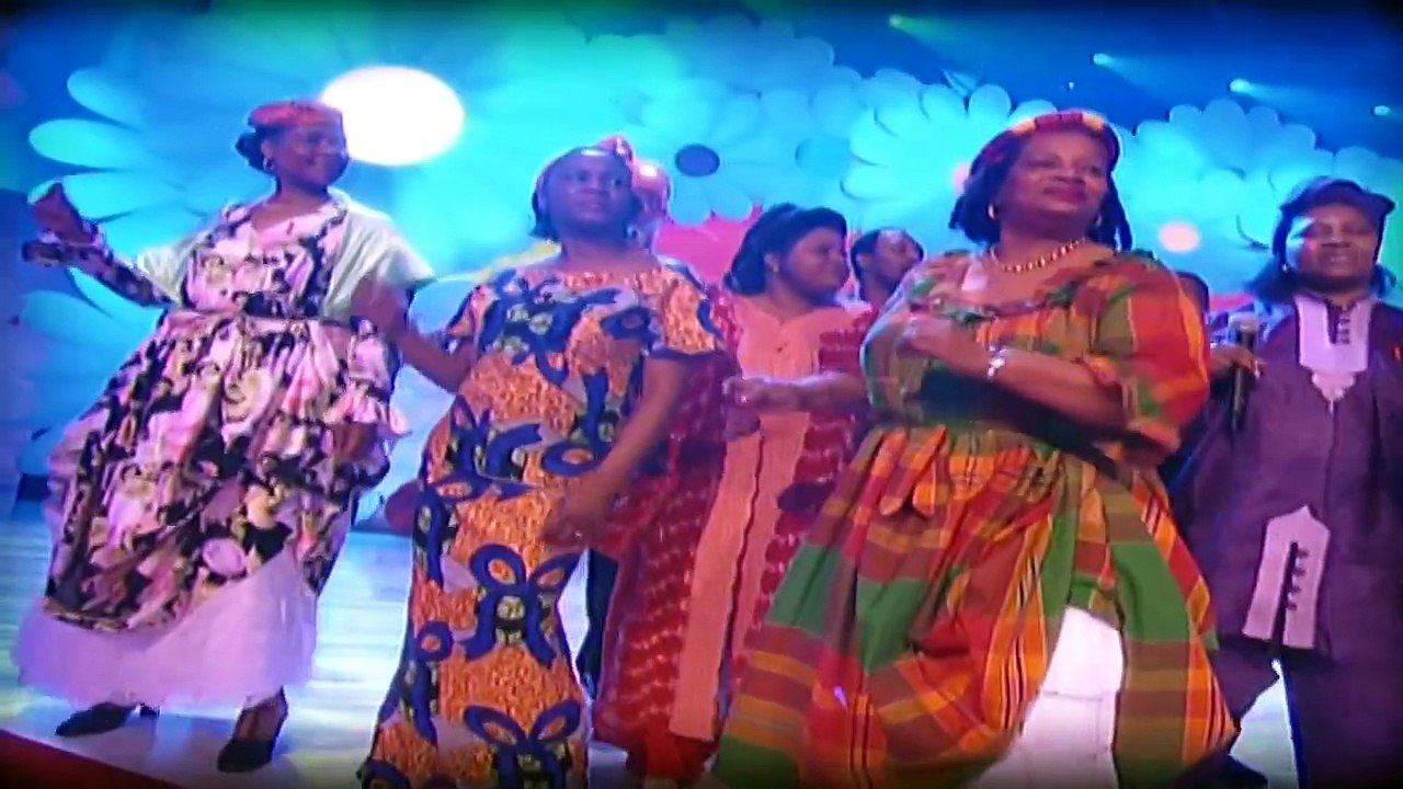 Ophélie Winter et Frédéric Lerner — “Soleil, soleil” — Ophélie Winter et Frédéric Lerner (J. Arbex / Louigy) | Chantons ensemble contre le Sida — © 2004 TF1 VIDEO