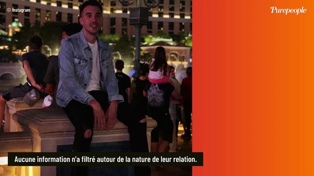 Deux journalistes de TF1 en vacances ensemble : leur balade au clair de lune immortalisée en photo