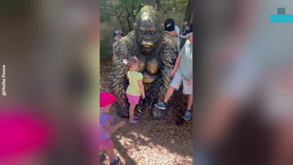 Girl Makes Hilarious Comment About Gorilla Statue
