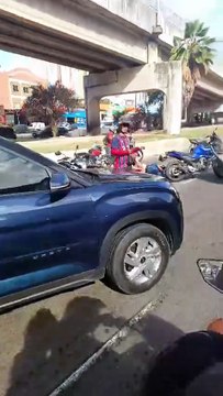 Acidente envolvendo motocicleta trava trecho da Av. Bonocô