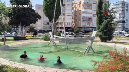 Antalya'da 44 derecelik sıcaktan bunalanlar denize akın etti