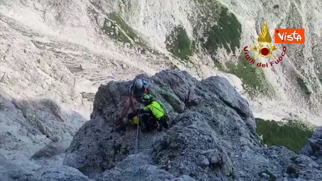 Soccorsi con l'elicottero due escursionisti bloccati sulla Cengia Trevisani