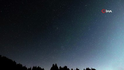 Perseid meteor yağmuru gecesi! Gökyüzü adeta ışık şölenine dönüştü