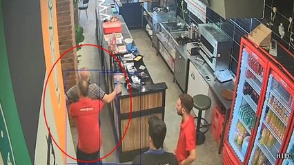 Döner ustası, boğazına yiyecek kaçan müşterisini Heimlich manevrasıyla kurtardı