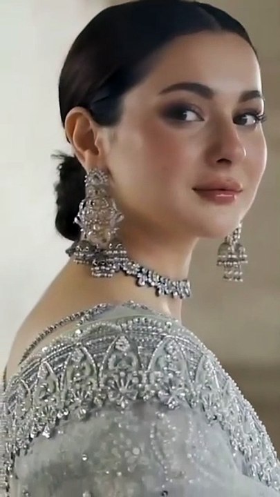 Look at her beauty😍  hania amir national crush