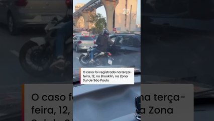 Motorista reage a assalto, toma arma e dispara contra motociclista em SP #shorts