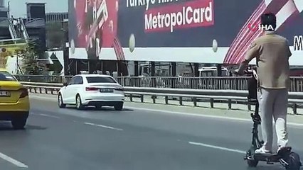 D-100 karayolunda tehlikeli dakikalar! Scooter ile yolculuk etti