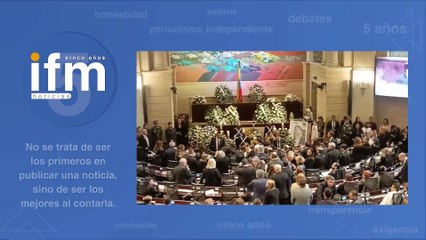 Despedida a Miguel Uribe Turbay por parte de su esposa e hijos