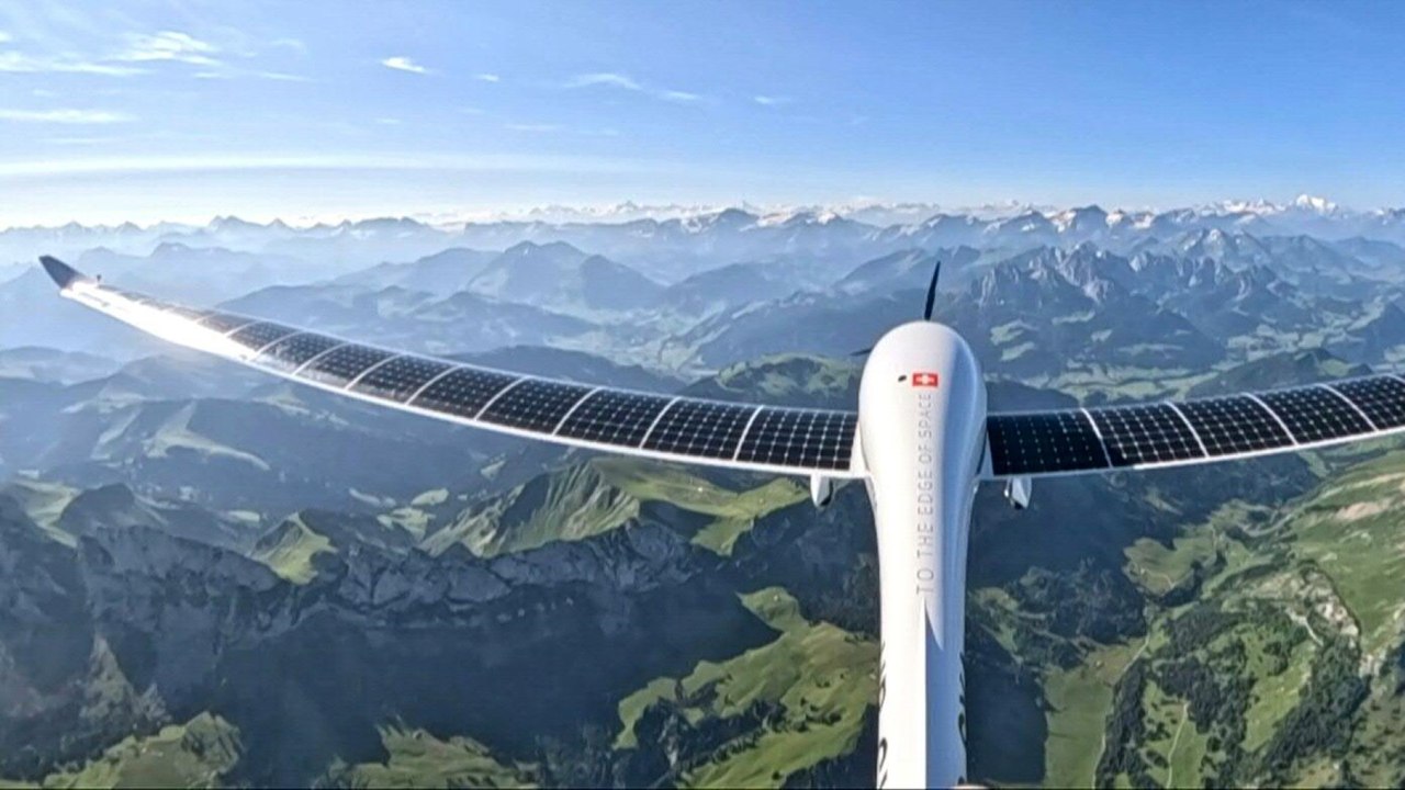 Schweizer stellt neuen Höhenrekord für Solarflugzeug auf