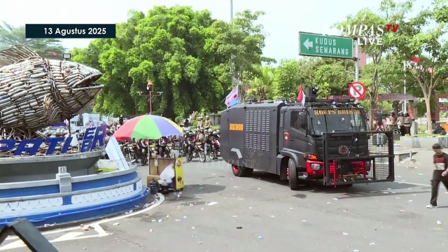 Detik-Detik Bupati Pati Sudewo Temui Massa Demo: Pakai Mobil Rantis, Dilempari Sandal