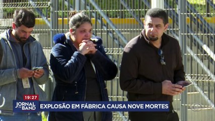 Explosão em fábrica causa nove mortes