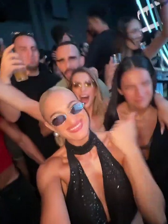 Η Ιωάννα Τούνη και η Στέλλα Πάσσαρη διασκεδάζου...