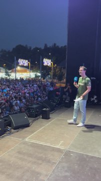 La original presentación de Melero con el Lega: en plenas fiestas