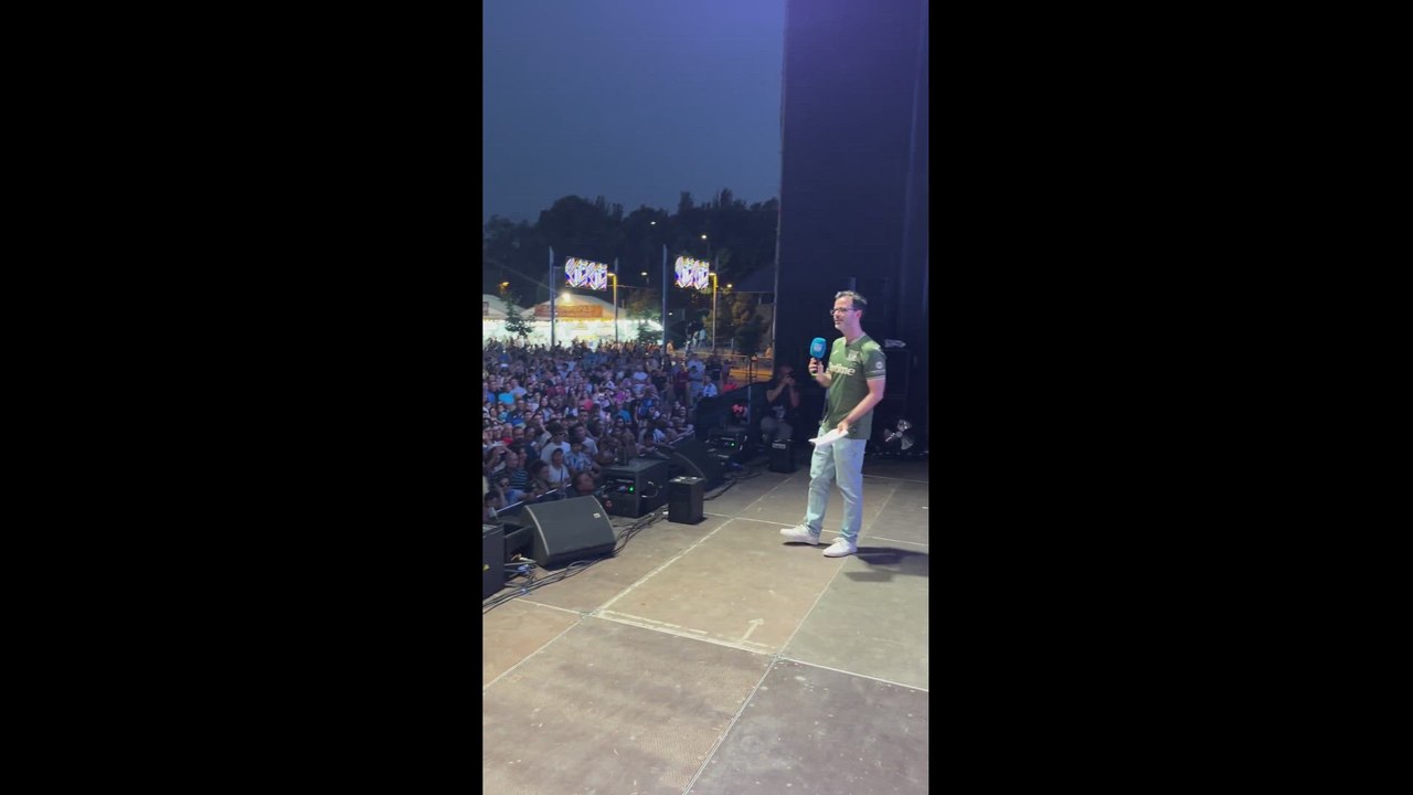 La original presentación de Melero con el Lega: en plenas fiestas