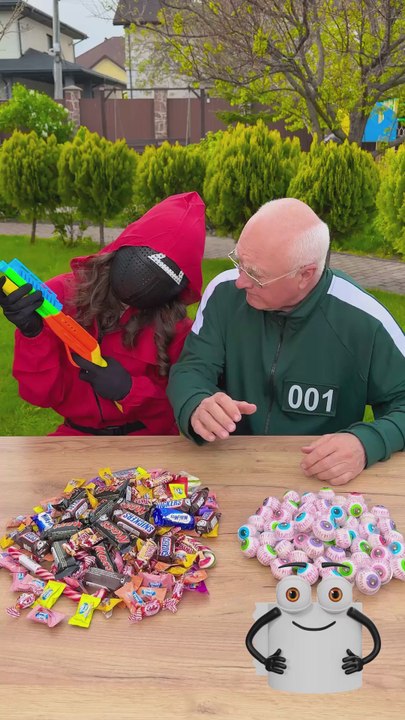 Candy heist gone WRONG with the Squid Game guard! 🎭🤣 #funny #squidgame