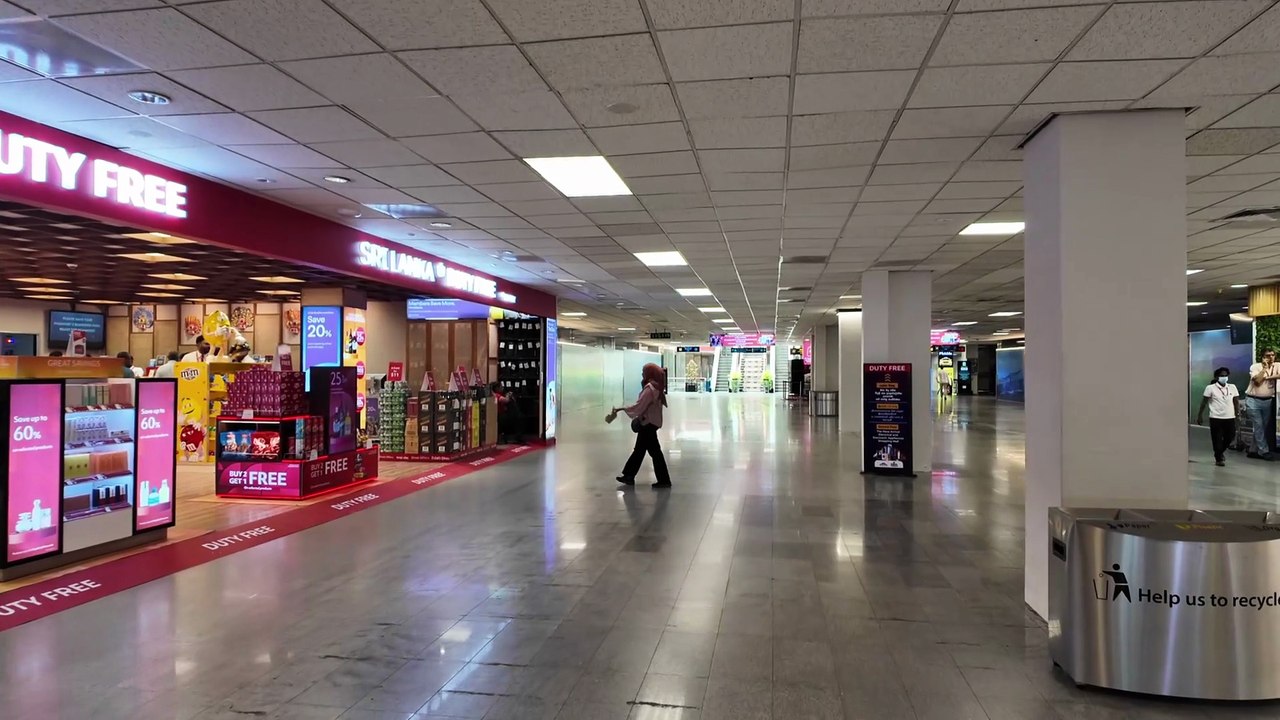 Maldives To Sri Lanka - From Island To Colombo Streets - PickMe App TukTuk Ride Arrival Vlog