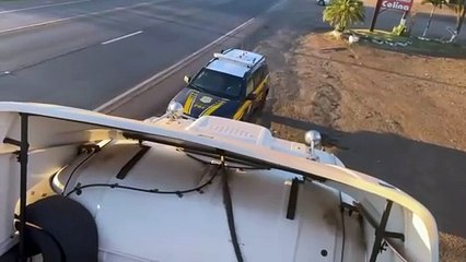 PRF apreende 600 mil maços de cigarros na BR-163, em Mercedes