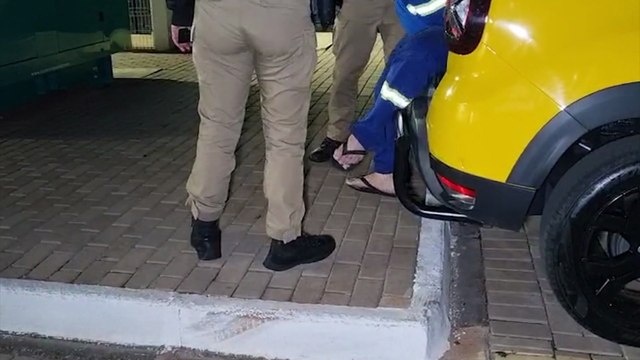 Suspeito de atropelar a própria namorada é detido pela PM; Vítima sofreu fratura exposta na perna