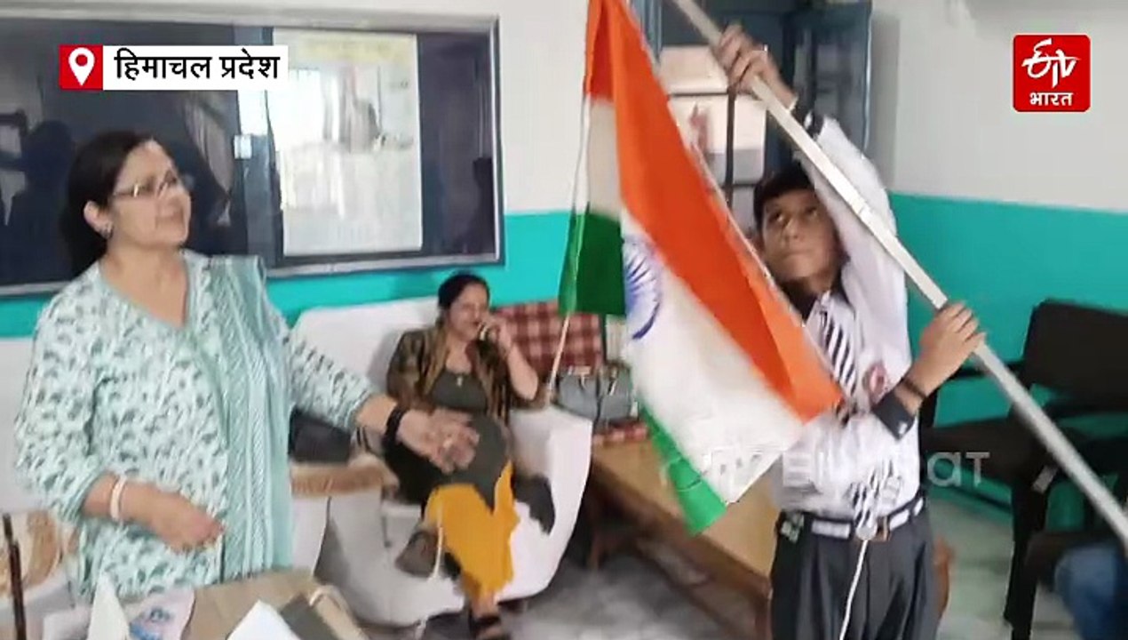 हिमाचल में छात्र ने बनाया कमाल का फ्लैग पोल, झं...