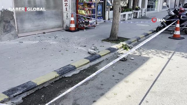 İskenderun'da binadan kopan taş parçaları korkuttu