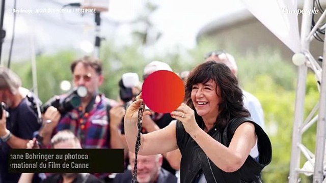 Une source de dépenses inconsidérée : Romane Bohringer acheteuse compulsive dans un domaine précis, elle a du mal à arrêter