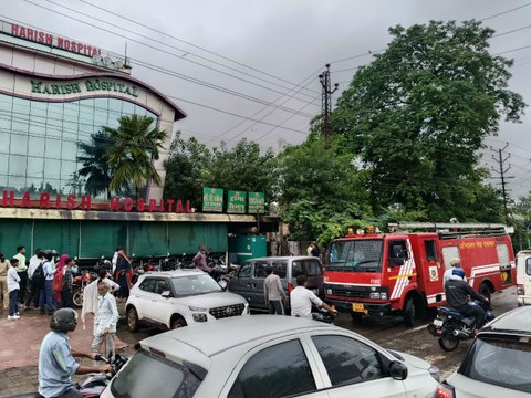 हरीश अस्पताल में एसी यूनिट में लगी आग पर काबू पाया मौके पर दो दमकल पहुंची