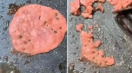 Marketten aldığı salam tavaya koyduğu gibi eridi: 'Artık plastik mi satıyorsunuz'