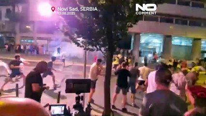 غضب لا يهدأ في صربيا: اشتباكات وأعمال عنف خلال مظاهرات بين مؤيدين ومعارضين للحكومة