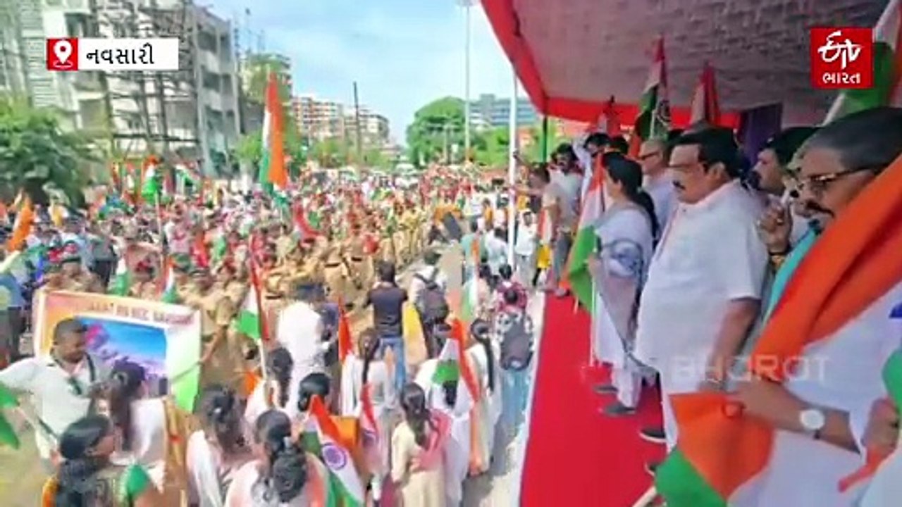 નવસારીમાં ભવ્ય તિરંગા યાત્રા, દેશભક્તિના ગીતો અને નારાથી લોકોના દિલમાં દેશદાઝની ભાવના જીવંત બની
