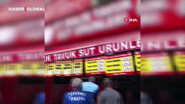 Mersin'de bir markette mide bulandıran görüntüler! Etlerin hepsi bozulmuş