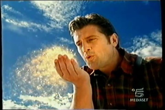 SPOT KINDER COLAZIONE PIU' GIGANTE PENSACI TU! (2002/2003)