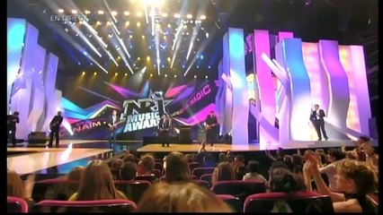 Johnny Hallyday – NRJ Music Awards 2008 (TF1) – Remise du Prix à Mika & Interprétation de Sarbacane