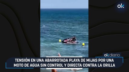Tensión en una abarrotada playa de Mijas por una moto de agua sin control y directa contra la orilla