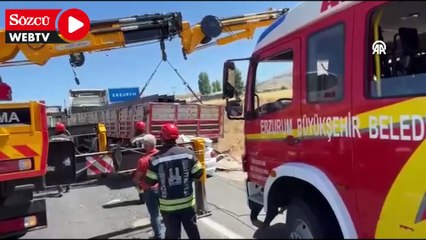 Park halindeki tıra çarpan otomobilin sürücüsü öldü
