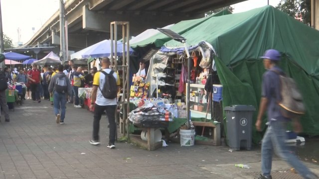 Extienden fecha de desalojo de buhoneros en la estación 5 de Mayo