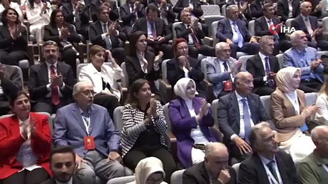 Cumhurbaşkanı Erdoğan: Dünden beri ahlaksızca, haysiyetsizce, her türlü insani değeri ayaklar altına alan hoyrat bir üslupla AK Parti ailesinin yeni üyelerine saldıranlara “Hadi oradan” diyorum