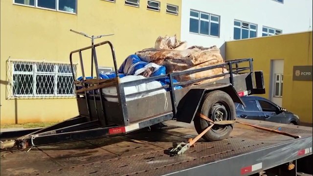 Com carretinha cheia de fios furtados, homem é detido pela PM